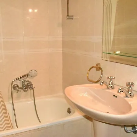 Lovely 3br In Appartement