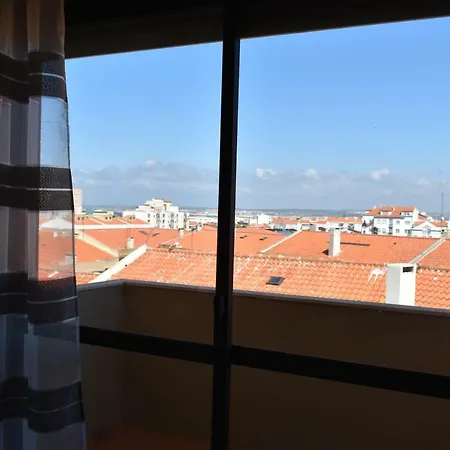 Lovely 3br In Appartement Peniche